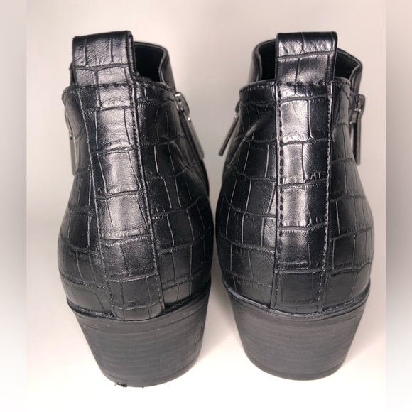 Eva & Zoe Faux Leather Zip Closure Almond Toe Ankle Bootie Size 9 - Picture 10 of 12